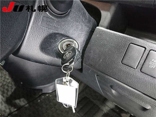 TOYOTA NOAH 2011
