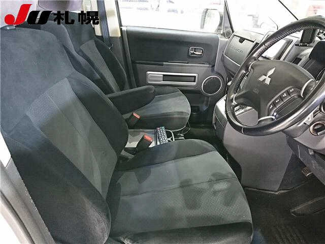 MITSUBISHI DELICA D5 2011