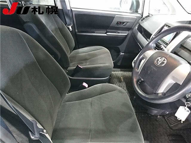 TOYOTA NOAH 2011