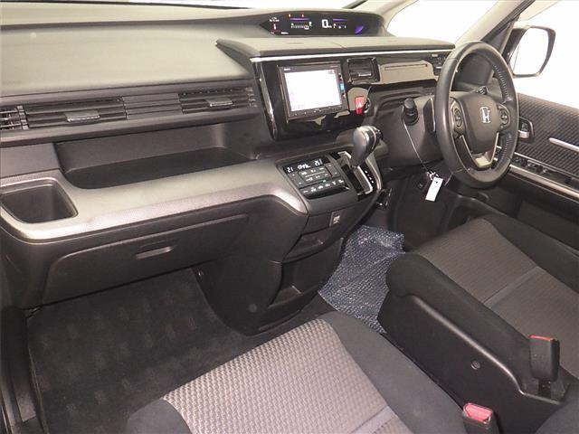 HONDA STEP WAGON 2017