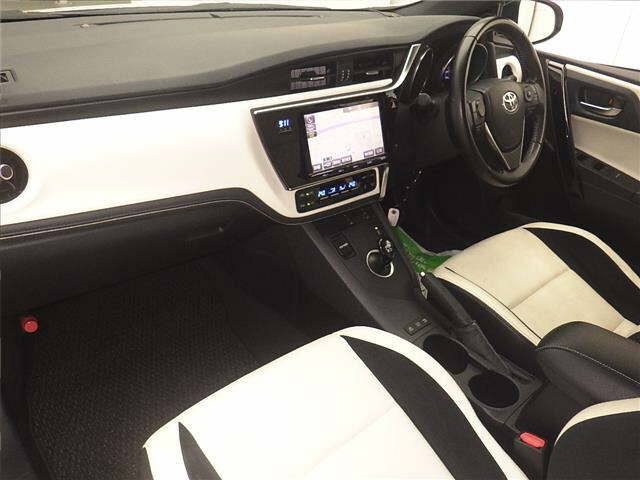 TOYOTA AURIS 2016