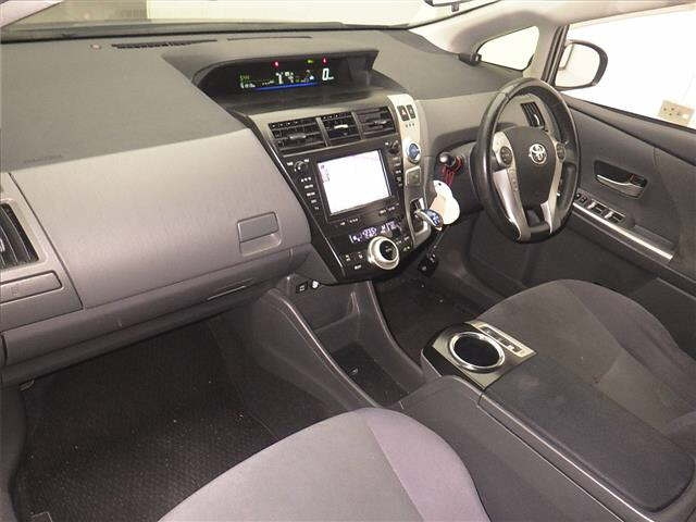 TOYOTA PRIUS ALPHA 2012