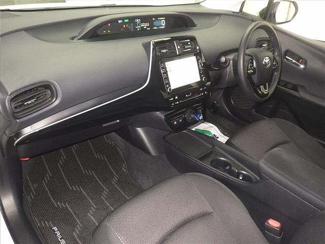 TOYOTA PRIUS 2021