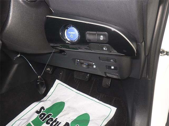 TOYOTA PRIUS 2021