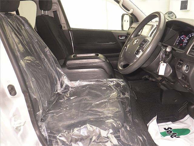 TOYOTA HIACE VAN 2020