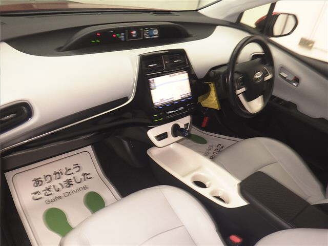 TOYOTA PRIUS 2016