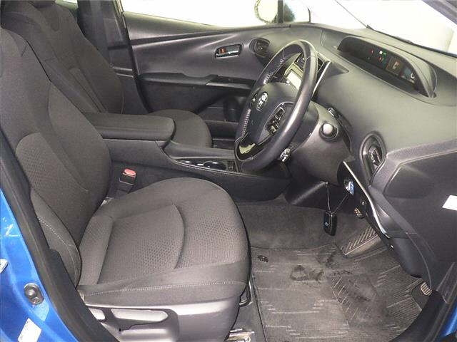 TOYOTA PRIUS 2019
