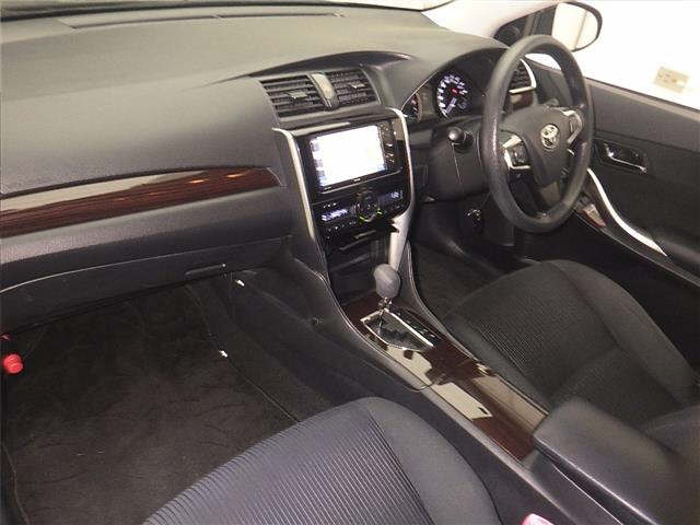 TOYOTA PREMIO 2016