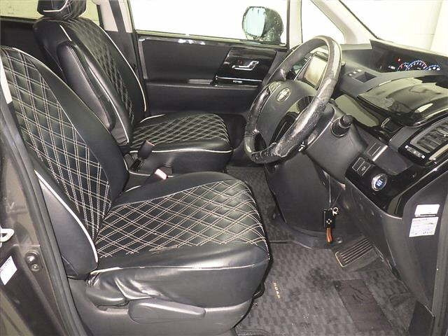 TOYOTA NOAH 2011