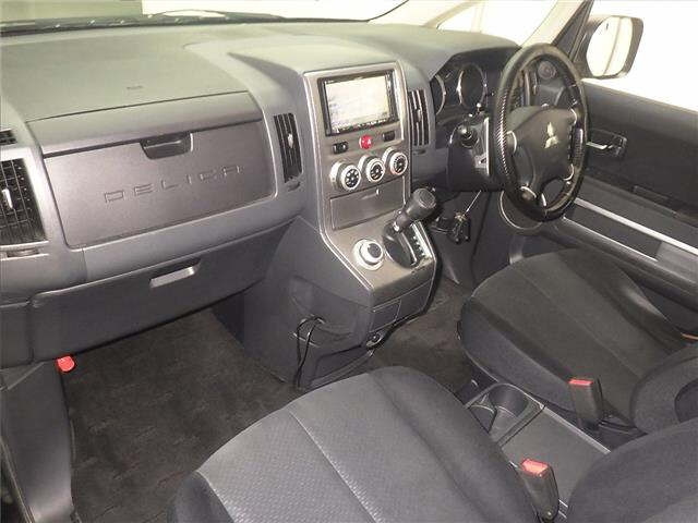 MITSUBISHI DELICA D5 2012