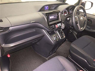 TOYOTA NOAH 2015