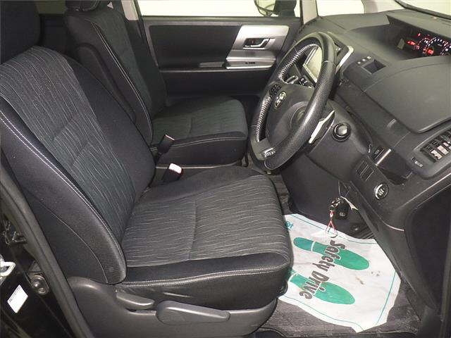 TOYOTA VOXY 2012