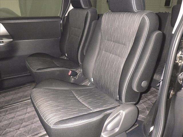TOYOTA VOXY 2012