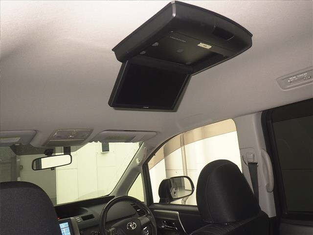 TOYOTA VOXY 2012