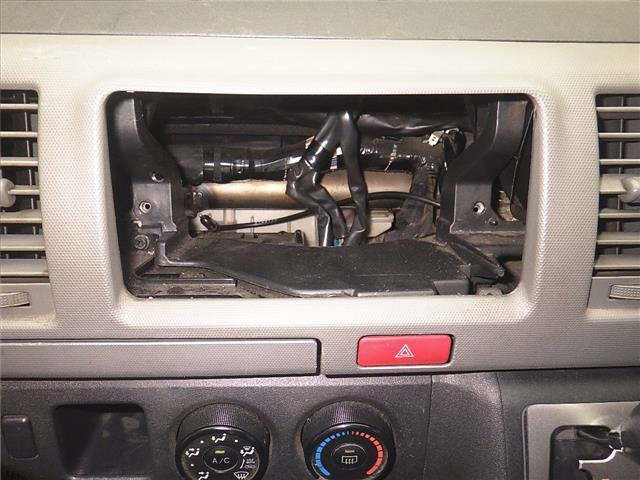 TOYOTA HIACE VAN 2013