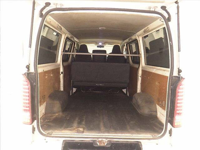 TOYOTA HIACE VAN 2013