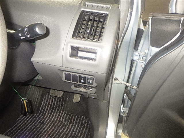 TOYOTA PRIUS ALPHA 2012