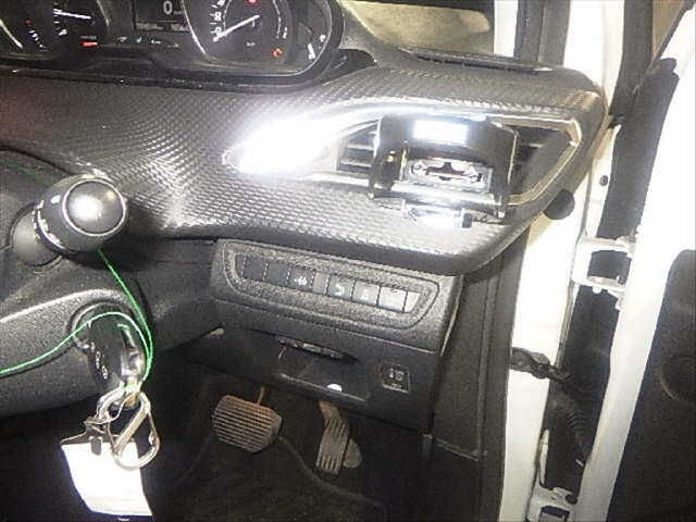 PEUGEOT 2008 2016
