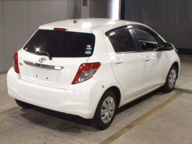 TOYOTA VITZ 2013