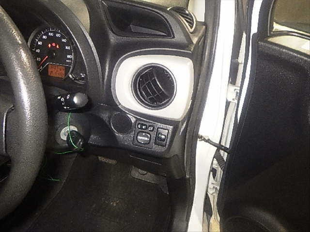 TOYOTA VITZ 2013