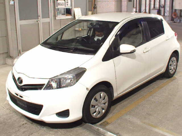 TOYOTA VITZ 2013