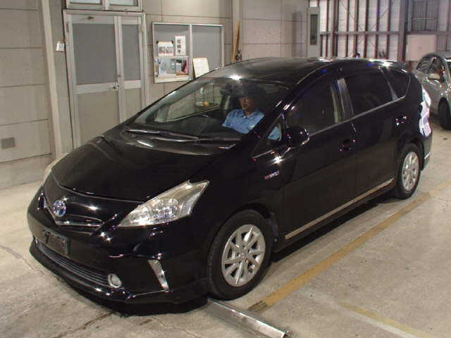 TOYOTA PRIUS ALPHA 2012