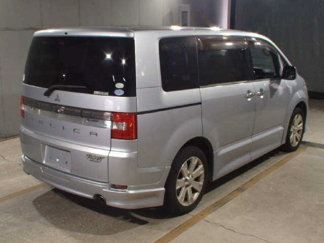 MITSUBISHI DELICA D5 2010