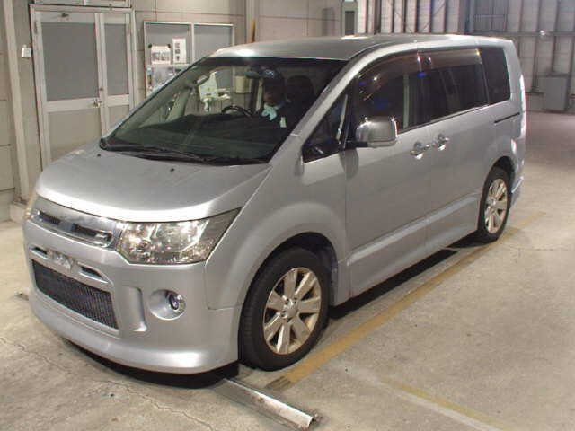 MITSUBISHI DELICA D5 2010