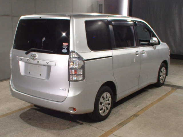 TOYOTA VOXY 2010