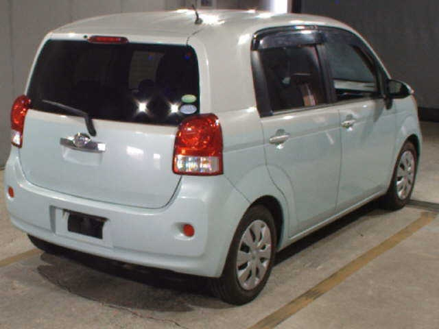 TOYOTA PORTE 2012