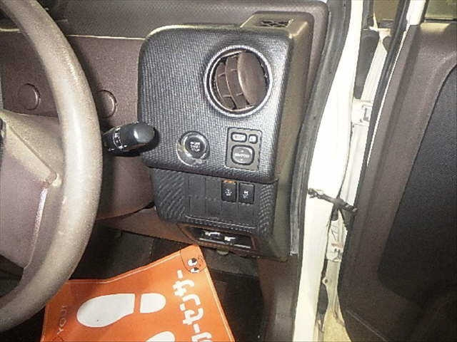 TOYOTA PORTE 2012