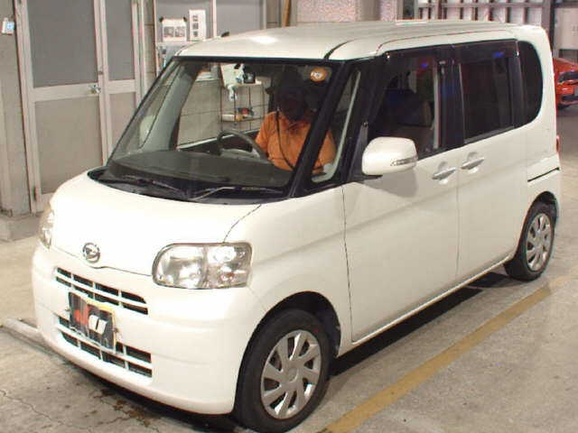 DAIHATSU TANTO 2011