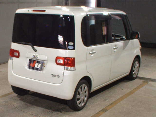 DAIHATSU TANTO 2011
