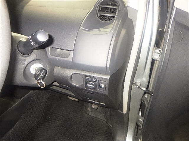 TOYOTA VITZ 2008
