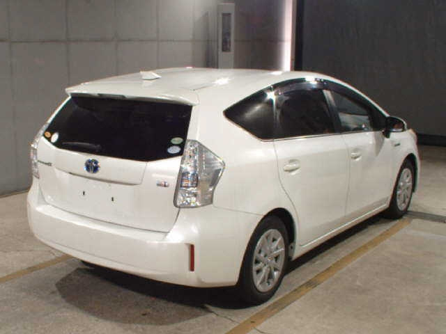 TOYOTA PRIUS ALPHA 2013