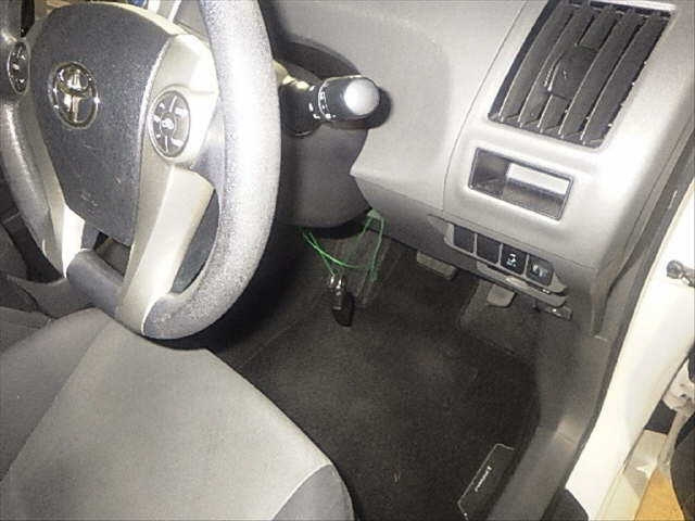 TOYOTA PRIUS ALPHA 2013