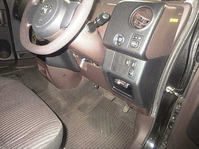 TOYOTA SPADE 2013