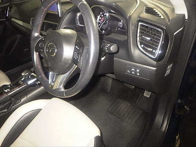 MAZDA AXELA 2015
