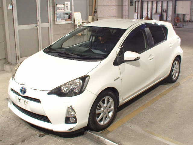 TOYOTA AQUA 2013