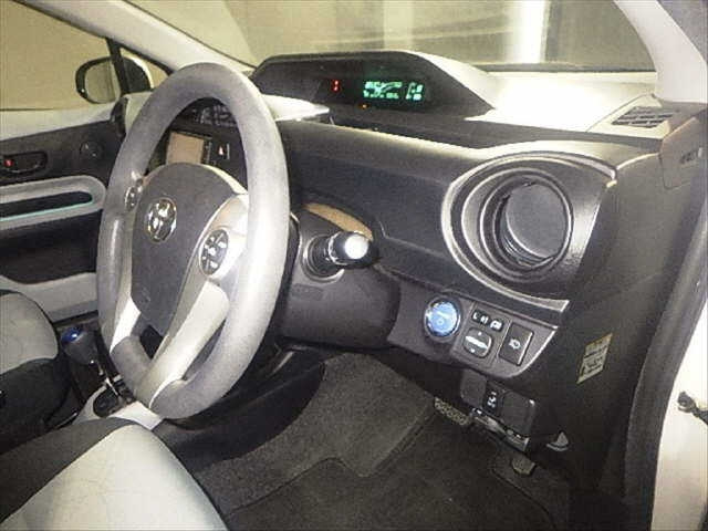 TOYOTA AQUA 2013