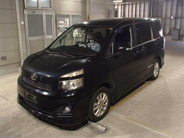 TOYOTA VOXY 2010