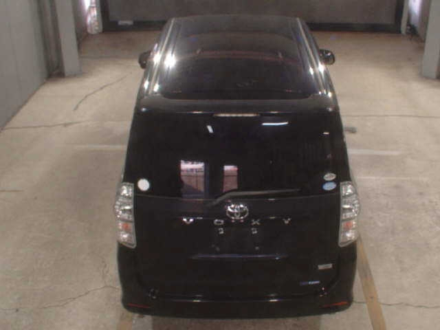 TOYOTA VOXY 2010