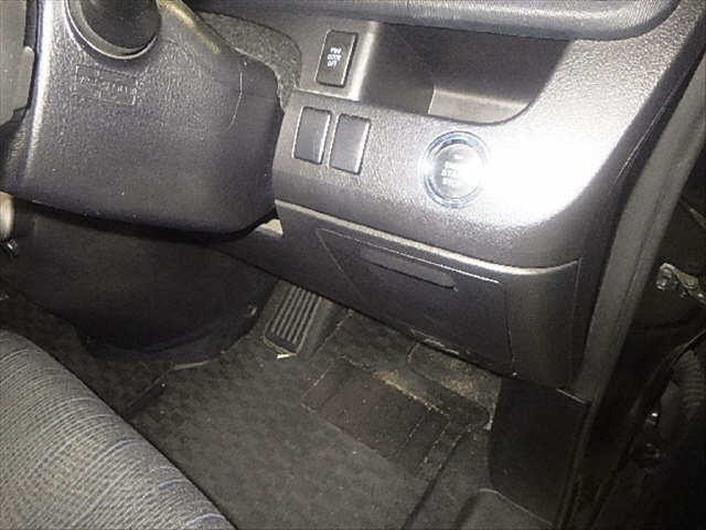 TOYOTA VOXY 2010