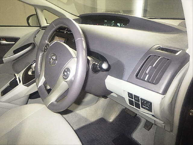 TOYOTA PRIUS 2011