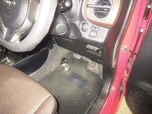 TOYOTA VITZ 2011