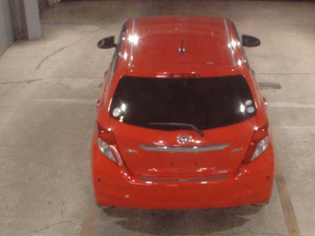 TOYOTA VITZ 2011
