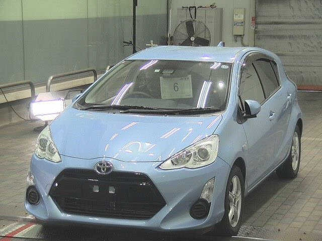 TOYOTA AQUA 2015