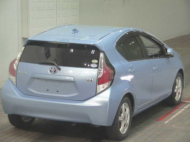 TOYOTA AQUA 2015