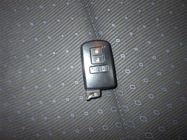 TOYOTA NOAH 2014