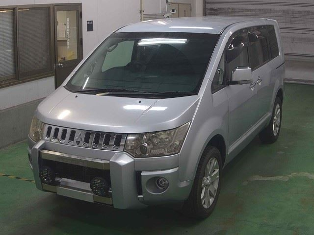 MITSUBISHI DELICA D5 2010